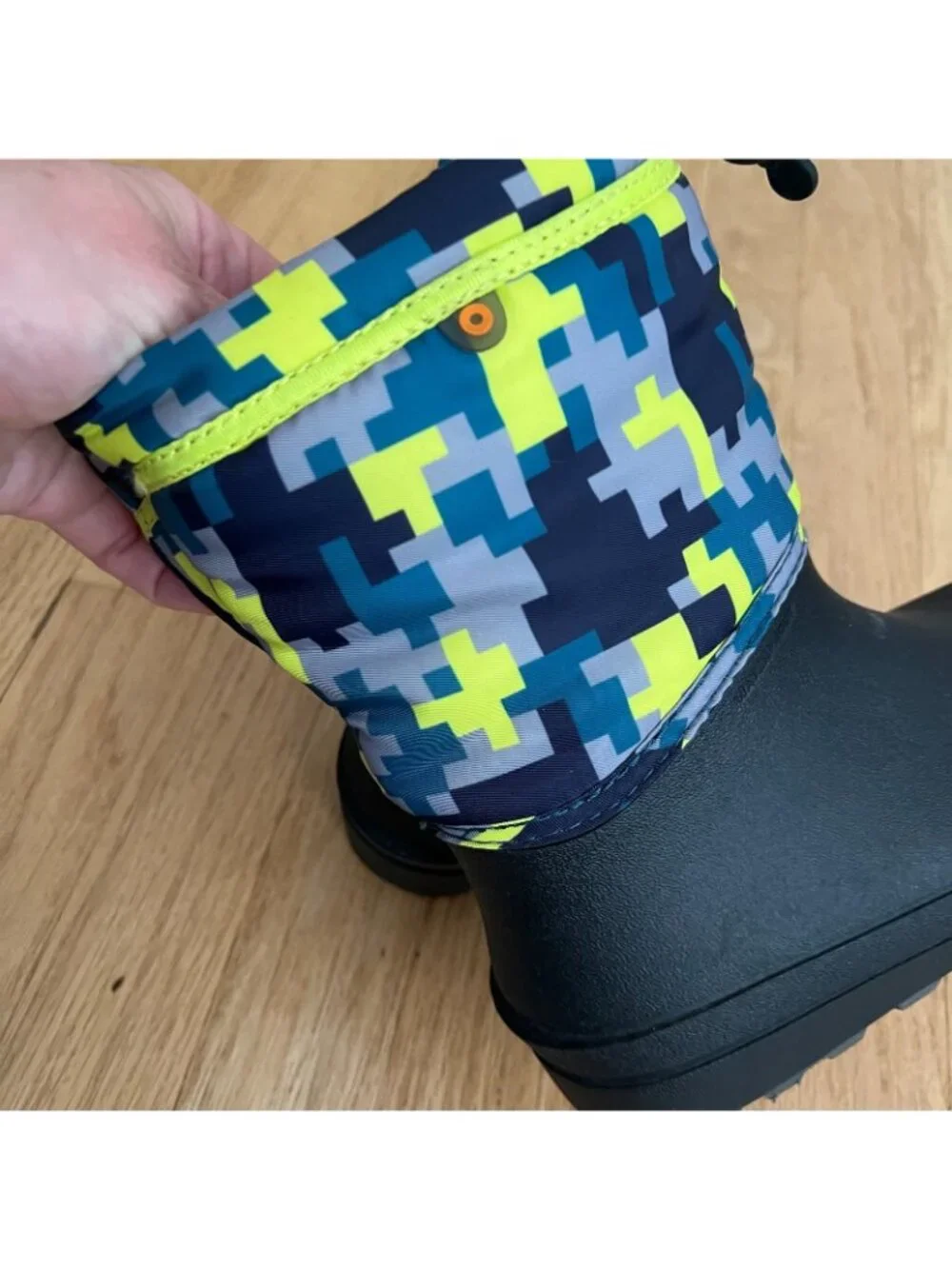 Bogs Kids Snow Shell Waterproof Camo Winter Boots Youth Size 1